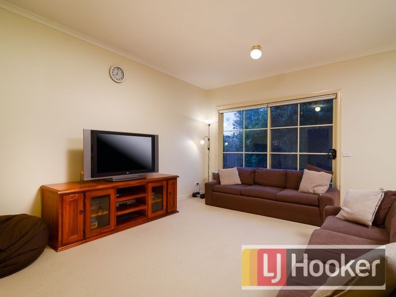 106 Courtenay Avenue, Cranbourne North VIC 3977