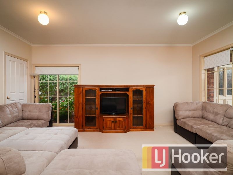106 Courtenay Avenue, Cranbourne North VIC 3977
