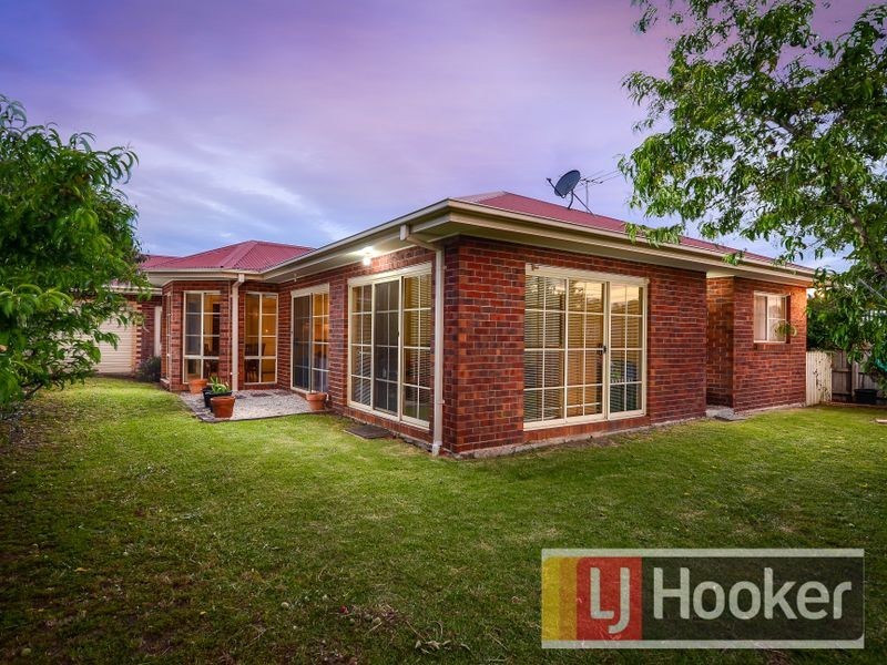 106 Courtenay Avenue, Cranbourne North VIC 3977