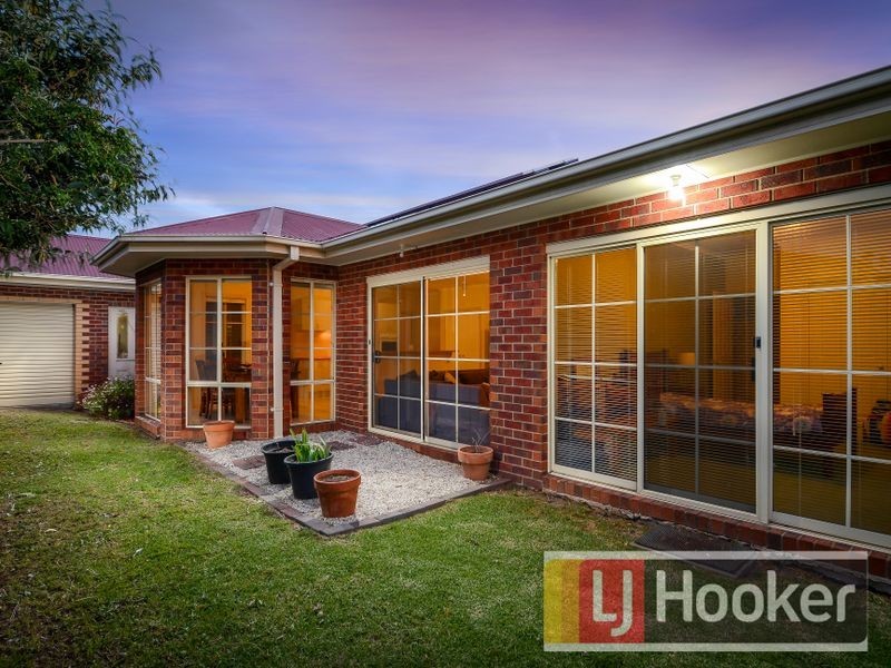 106 Courtenay Avenue, Cranbourne North VIC 3977
