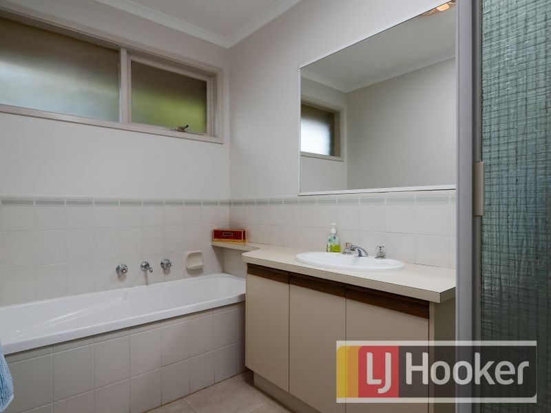 6 Anita Place, Pakenham VIC 3810