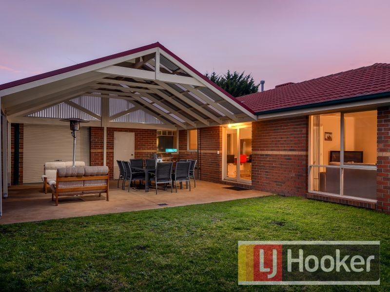 6 Anita Place, Pakenham VIC 3810