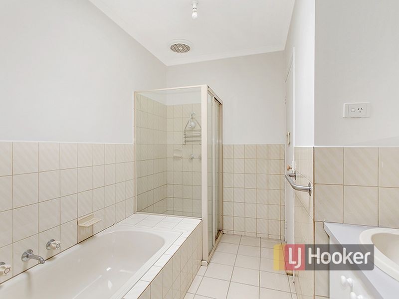 1/3 Leopold Avenue, Hampton Park VIC 3976