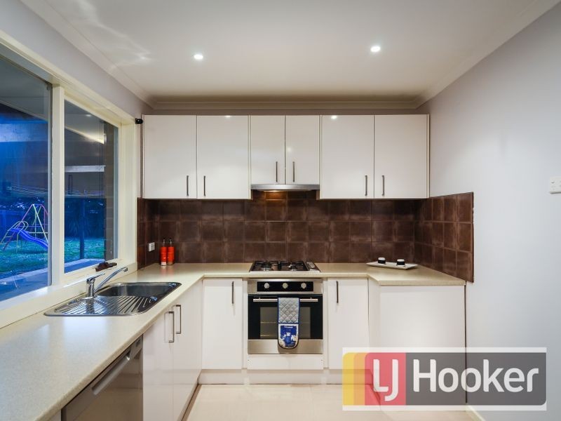 18 Rebecca Court, Cranbourne North VIC 3977