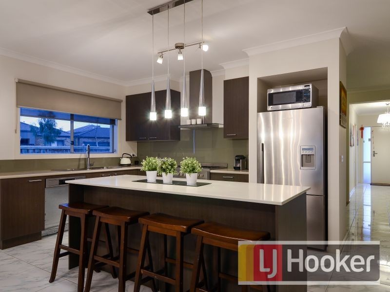16 Beechtree Way, Cranbourne North VIC 3977