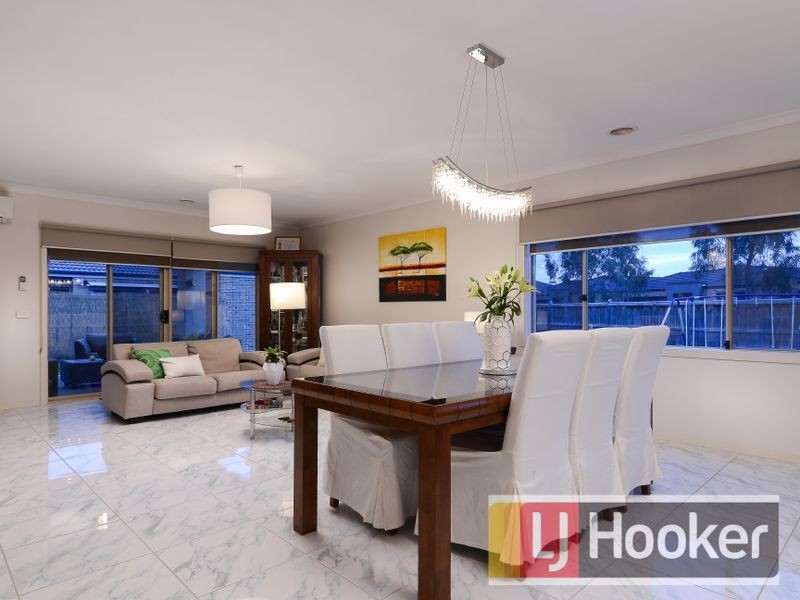 16 Beechtree Way, Cranbourne North VIC 3977