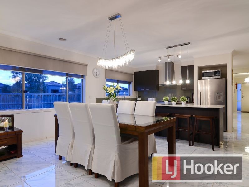 16 Beechtree Way, Cranbourne North VIC 3977