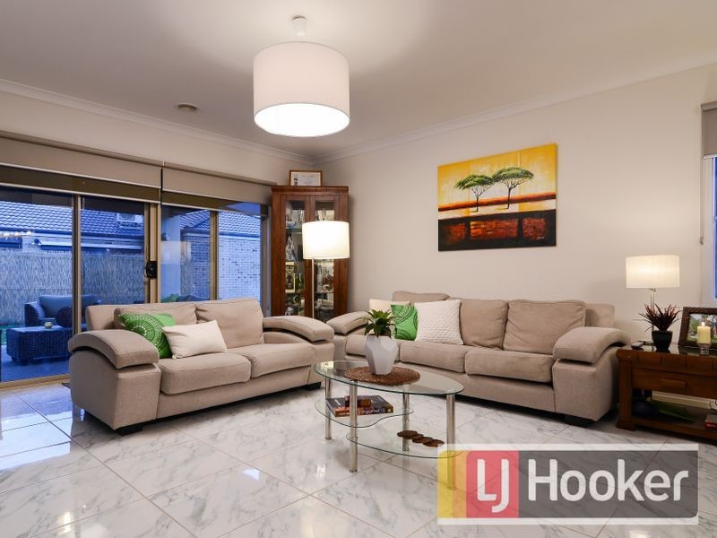 16 Beechtree Way, Cranbourne North VIC 3977