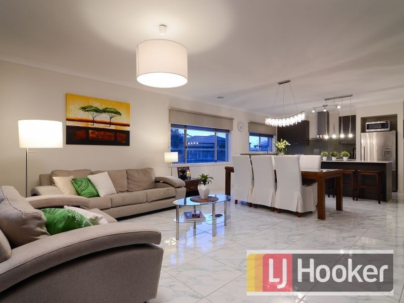 16 Beechtree Way, Cranbourne North VIC 3977