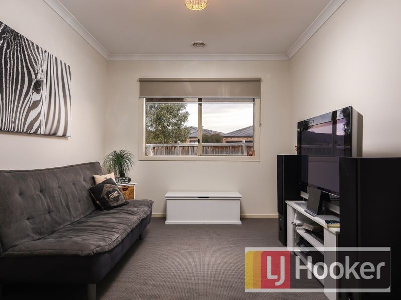 16 Beechtree Way, Cranbourne North VIC 3977