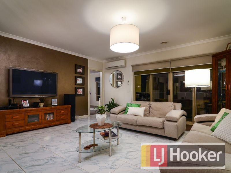 16 Beechtree Way, Cranbourne North VIC 3977
