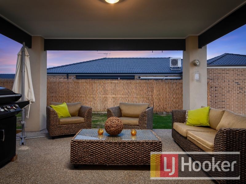 16 Beechtree Way, Cranbourne North VIC 3977