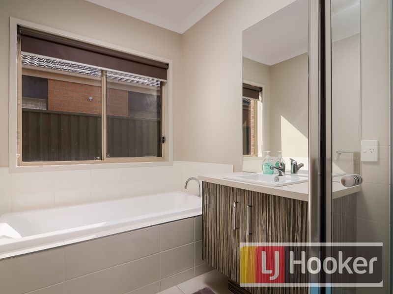 96 Sabel Drive, Cranbourne North VIC 3977