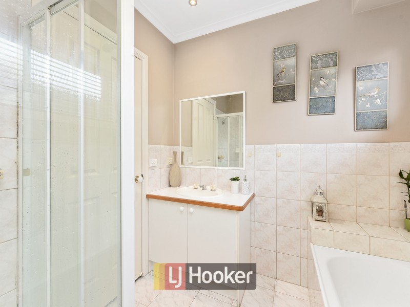 25 Crystalbrook Court, Narre Warren South VIC 3805