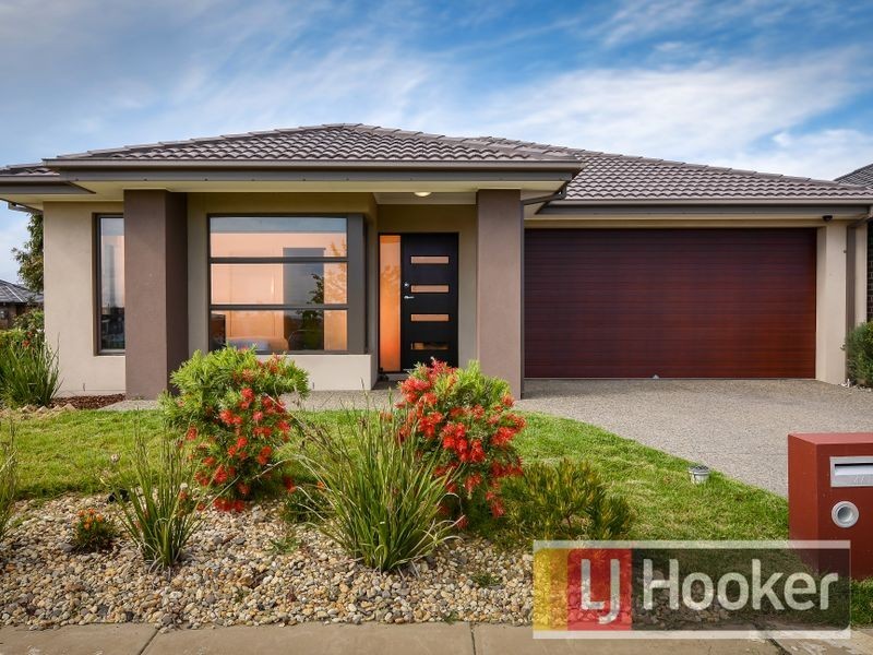1 Freiberger Grove, Clyde North VIC 3978