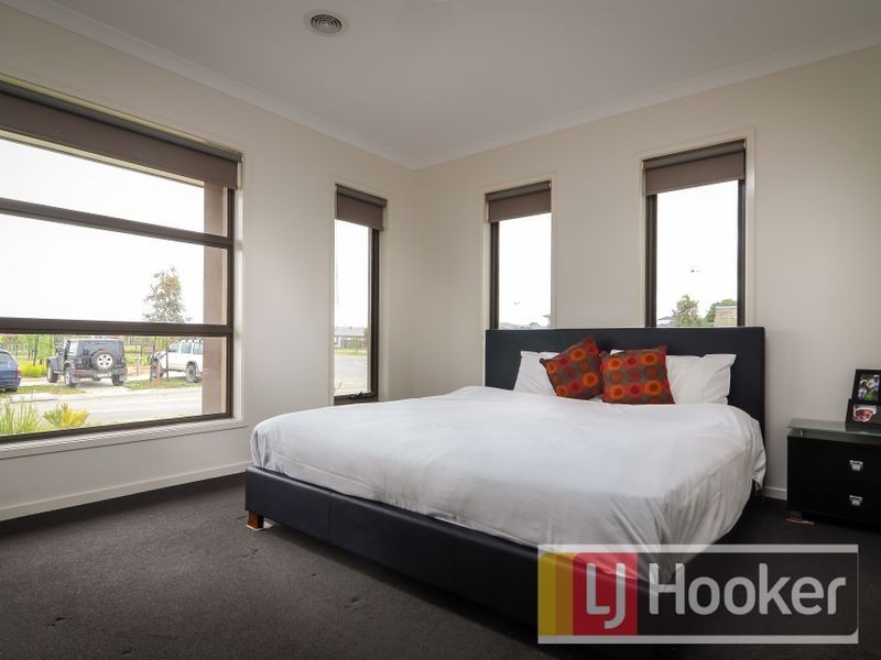 1 Freiberger Grove, Clyde North VIC 3978