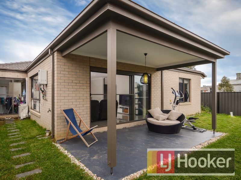1 Freiberger Grove, Clyde North VIC 3978