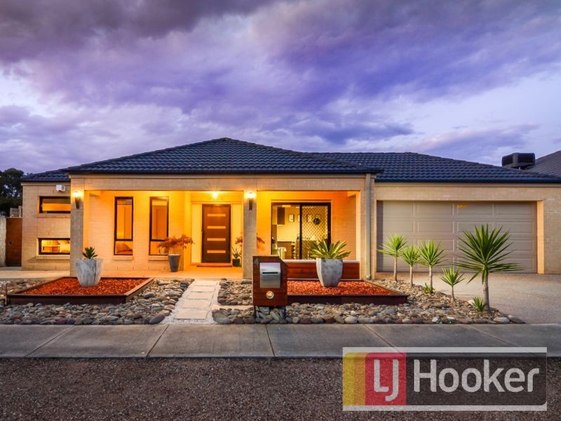 4 Hollyrood Drive, Berwick VIC 3806