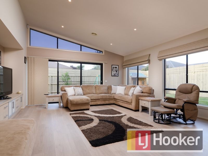 4 Hollyrood Drive, Berwick VIC 3806