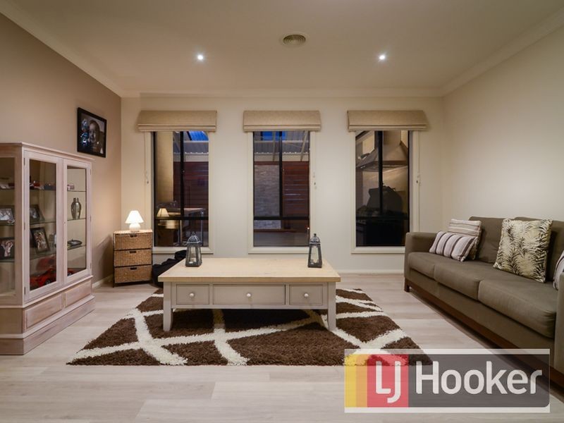 4 Hollyrood Drive, Berwick VIC 3806