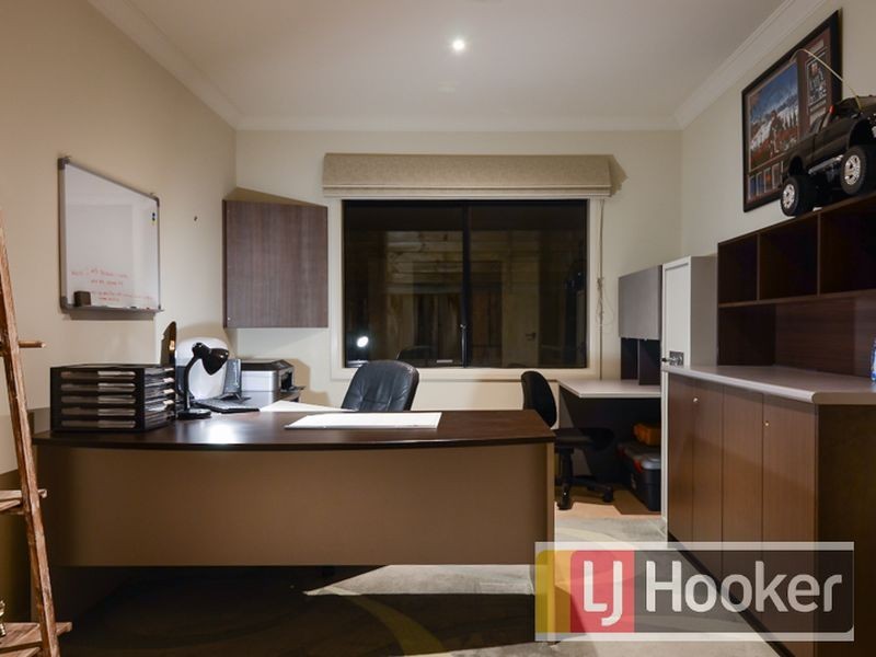 4 Hollyrood Drive, Berwick VIC 3806