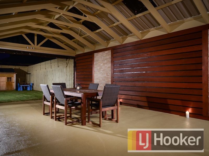 4 Hollyrood Drive, Berwick VIC 3806