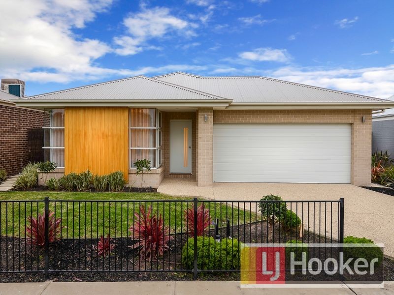 52 Prendergast Avenue, Cranbourne VIC 3977