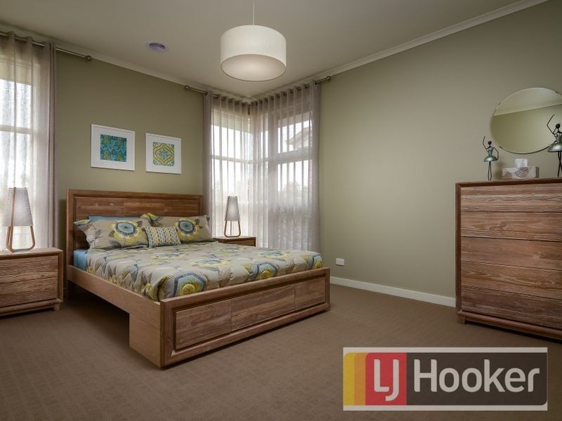 52 Prendergast Avenue, Cranbourne VIC 3977