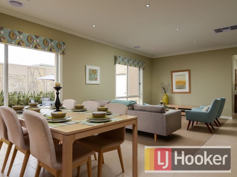 52 Prendergast Avenue, Cranbourne VIC 3977