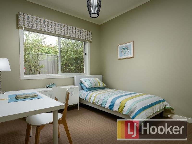 52 Prendergast Avenue, Cranbourne VIC 3977