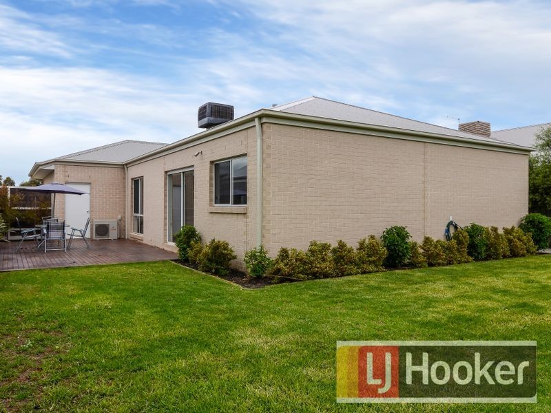 52 Prendergast Avenue, Cranbourne VIC 3977