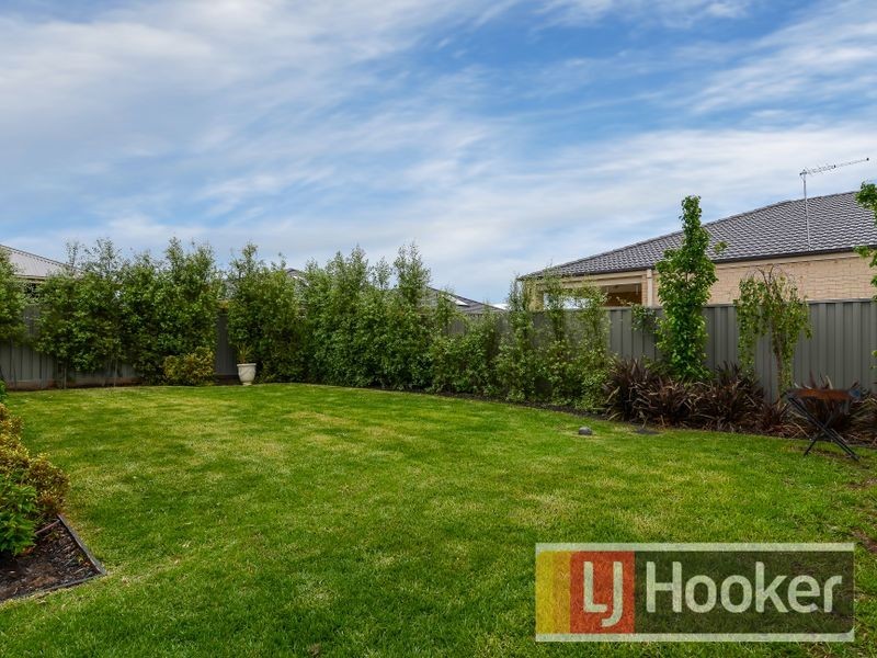 52 Prendergast Avenue, Cranbourne VIC 3977