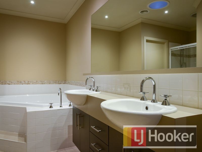 4 Yemaya Place, Berwick VIC 3806