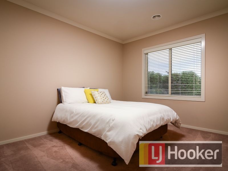 4 Yemaya Place, Berwick VIC 3806