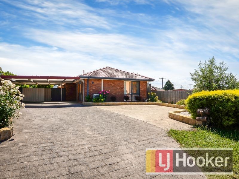 15 Isaac Edey Place, Hampton Park VIC 3976