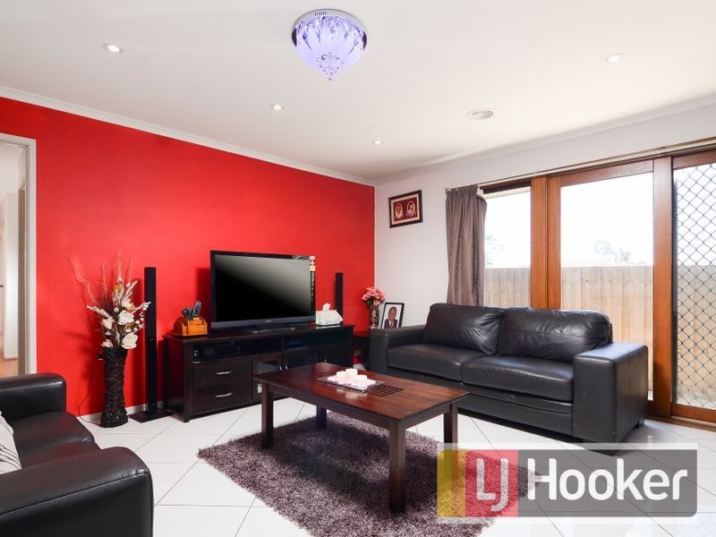 15 Isaac Edey Place, Hampton Park VIC 3976