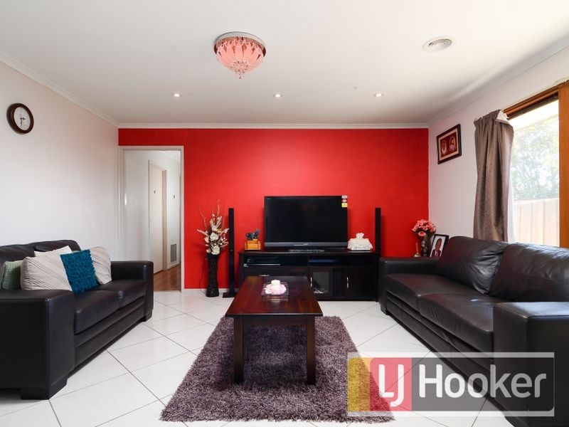 15 Isaac Edey Place, Hampton Park VIC 3976