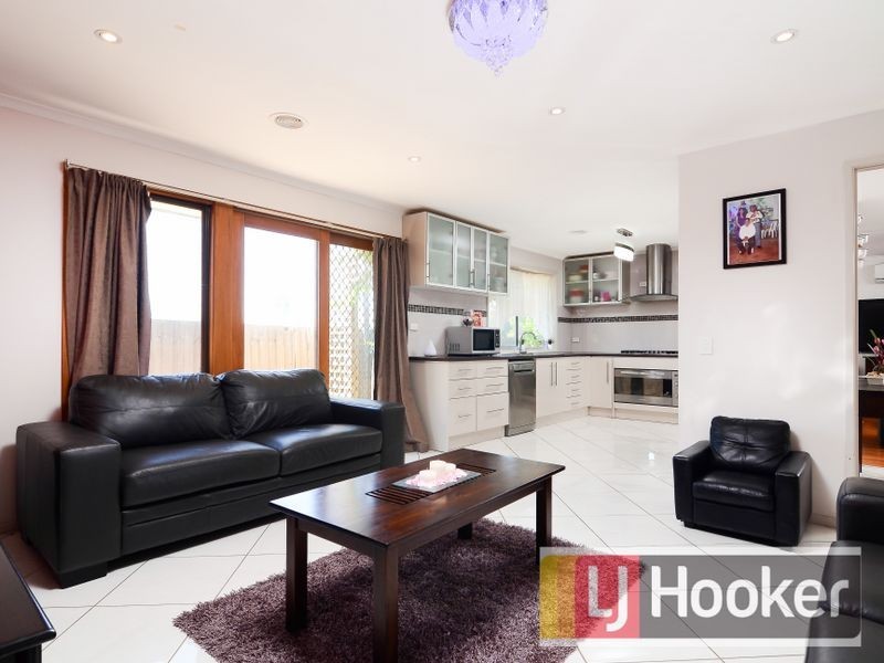 15 Isaac Edey Place, Hampton Park VIC 3976