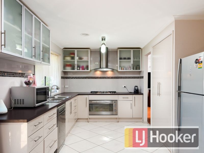 15 Isaac Edey Place, Hampton Park VIC 3976