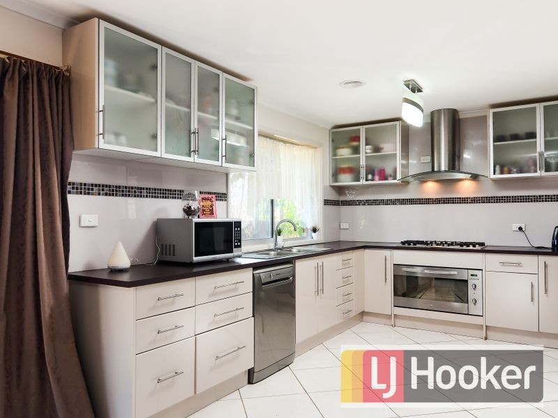 15 Isaac Edey Place, Hampton Park VIC 3976