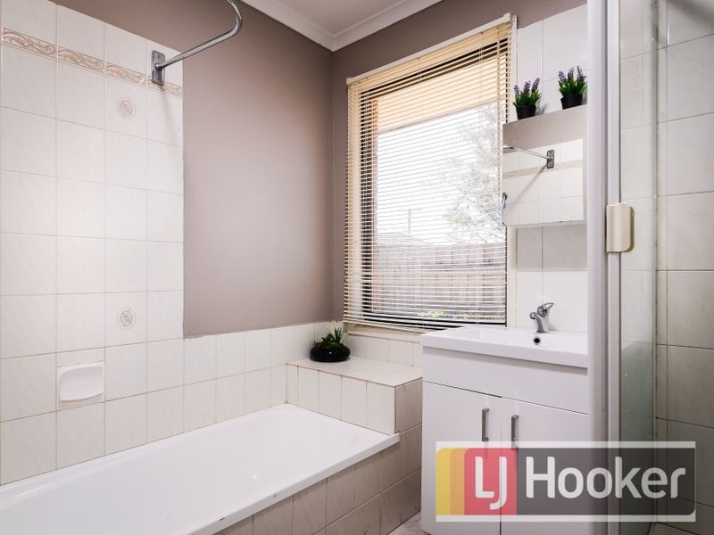 15 Isaac Edey Place, Hampton Park VIC 3976