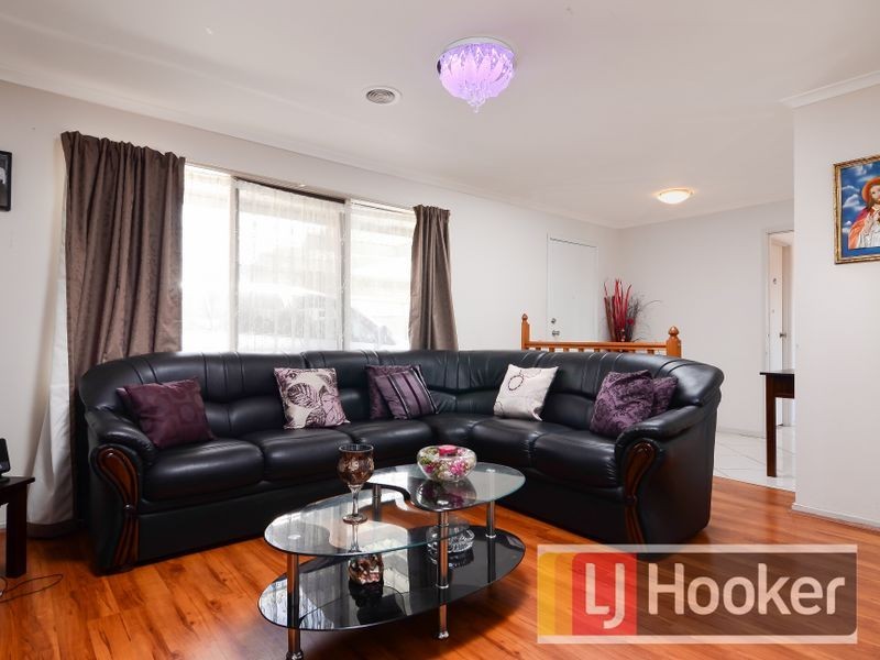 15 Isaac Edey Place, Hampton Park VIC 3976