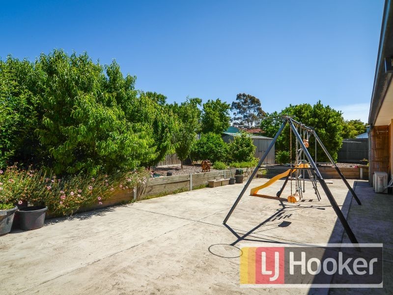 15 Isaac Edey Place, Hampton Park VIC 3976