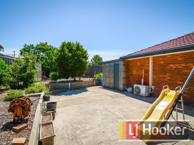 15 Isaac Edey Place, Hampton Park VIC 3976