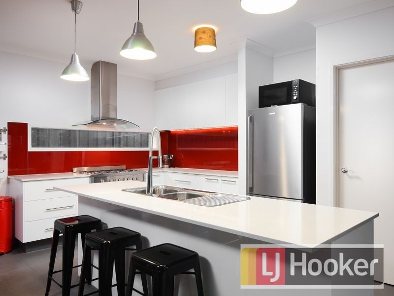 10 Jefferson Avenue, Cranbourne North VIC 3977