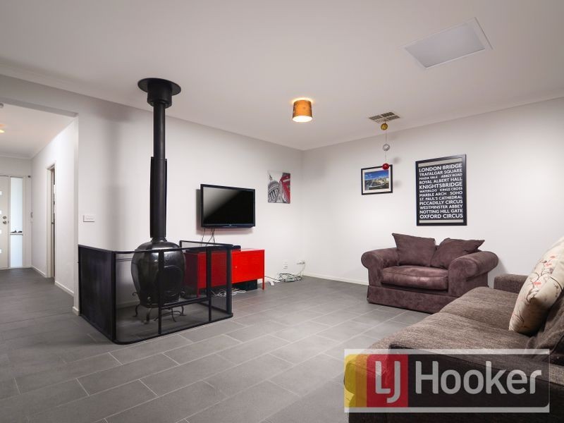 10 Jefferson Avenue, Cranbourne North VIC 3977