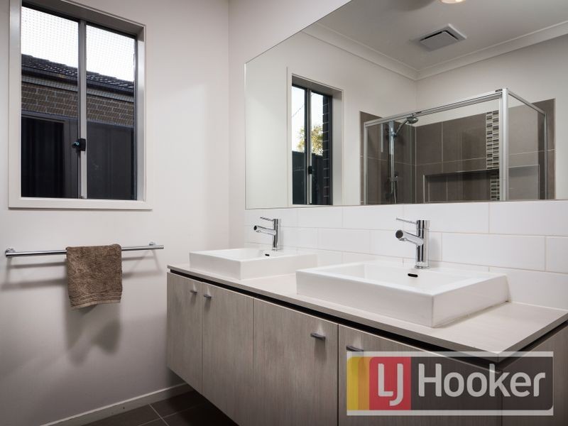 10 Jefferson Avenue, Cranbourne North VIC 3977