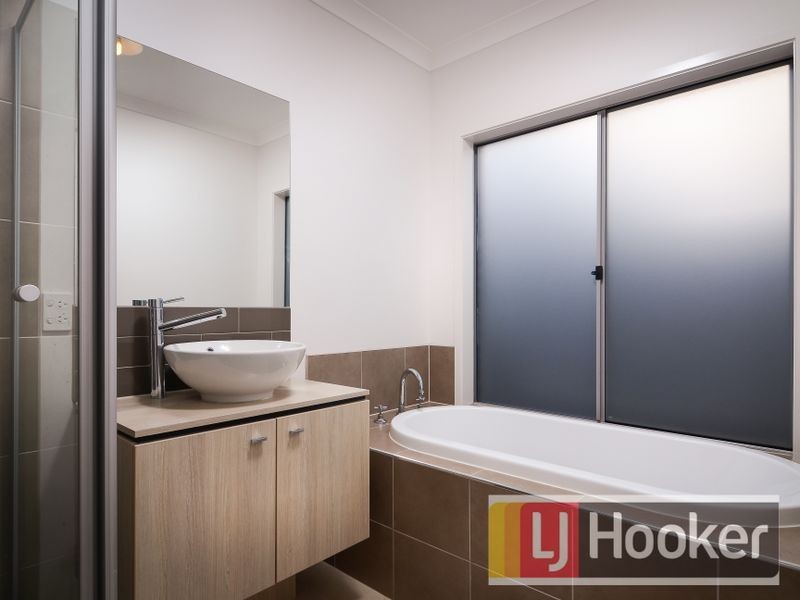 10 Jefferson Avenue, Cranbourne North VIC 3977