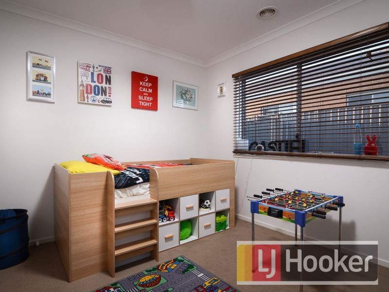 10 Jefferson Avenue, Cranbourne North VIC 3977