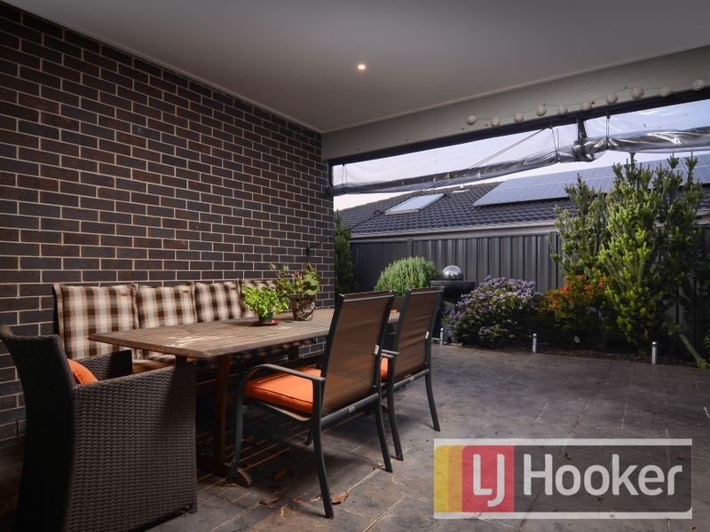 10 Jefferson Avenue, Cranbourne North VIC 3977